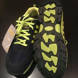 Women’s steel/composite toe work shoes 7.5